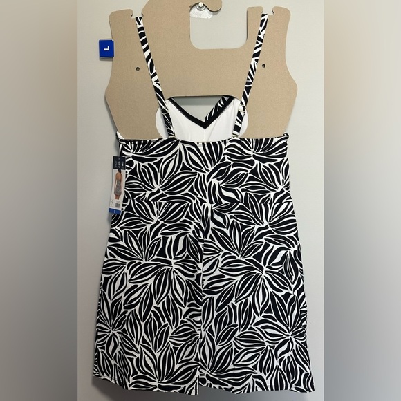 ☀️NWT Lands' End Women’s V-Neck Tulip Wrap Swim Dress – Sizes L☀️ - Picture 4 of 13